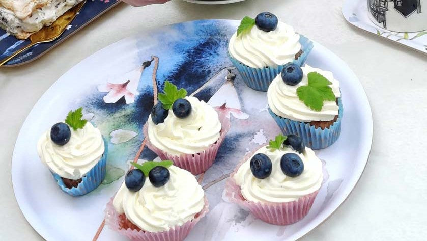 Äitienpäivälahja Vanamo tarjotin kakkujen tarjoiluun