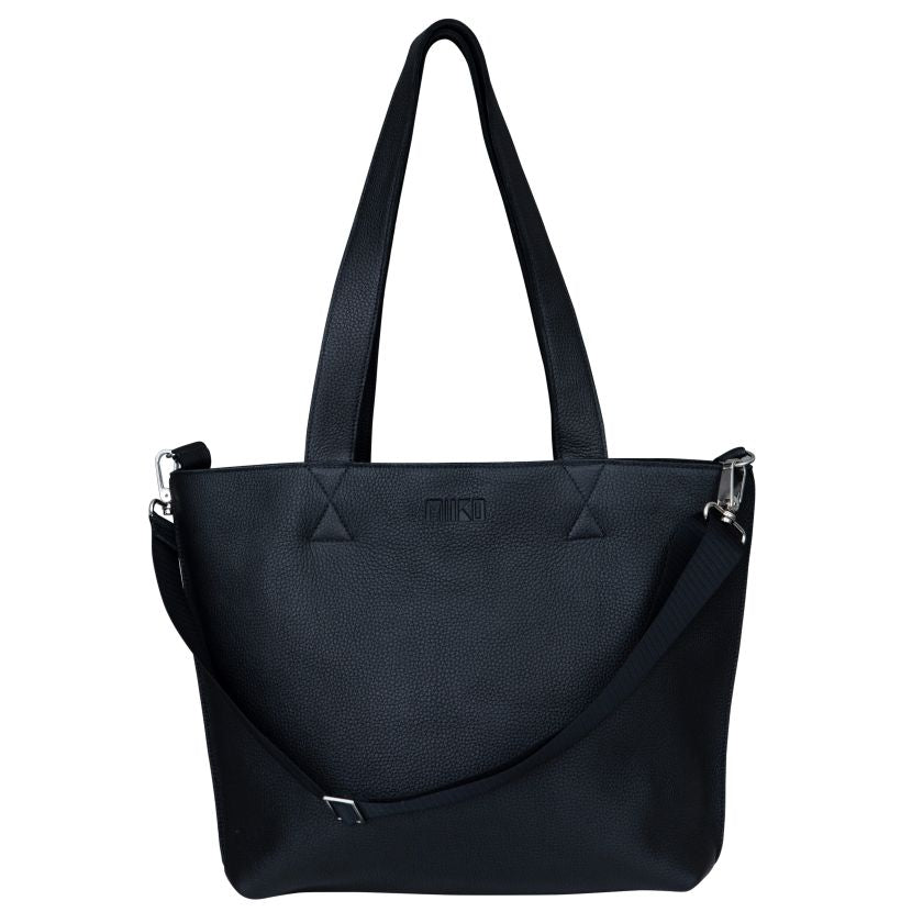 Schwarze Ledertasche für Alltag und Arbeit, hergestellt in Finnland aus Elchleder, Miiko Design