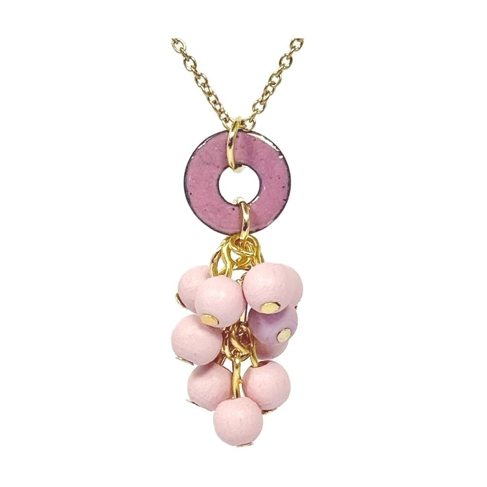 Mimosa Halskette, rosa mit Holzperlen, Sommerohrringe, Blumenohrringe hergestellt in Finnland, Pauliina Rundgren HandiCrafts, Gold