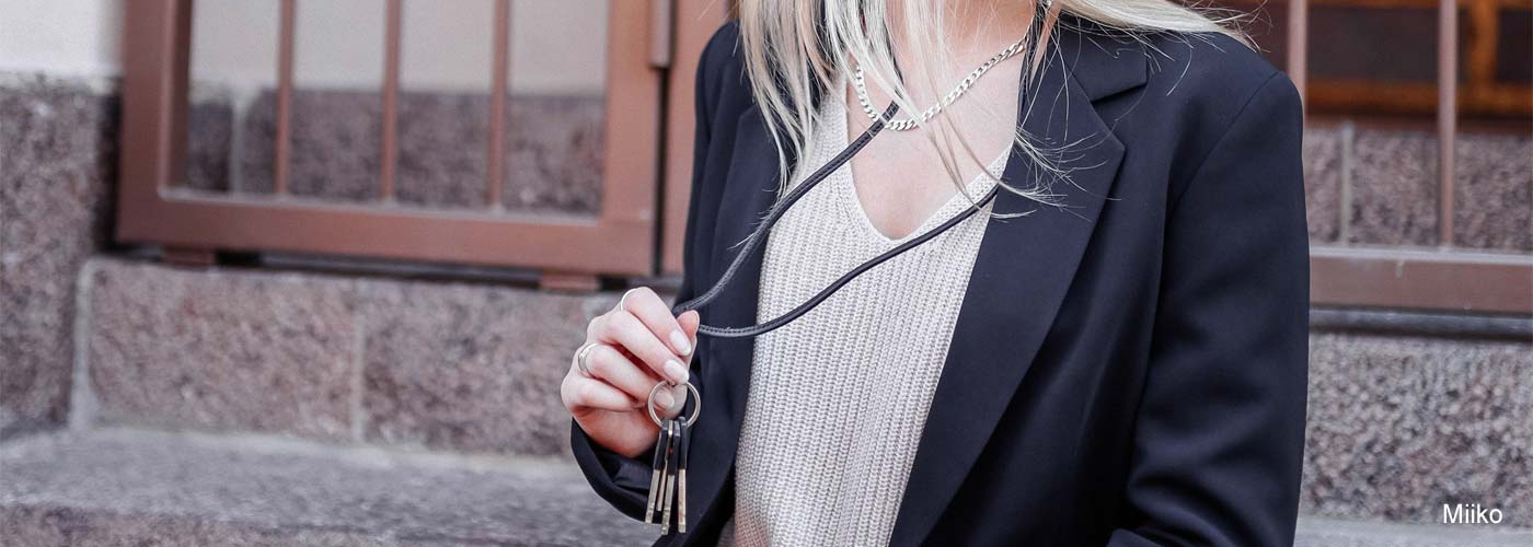 Musta nahkainen Avainnauha Miiko