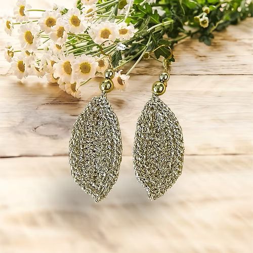 Blatt Design Ohrringe, Gold hergestellt in Finnland, Mai Niemi