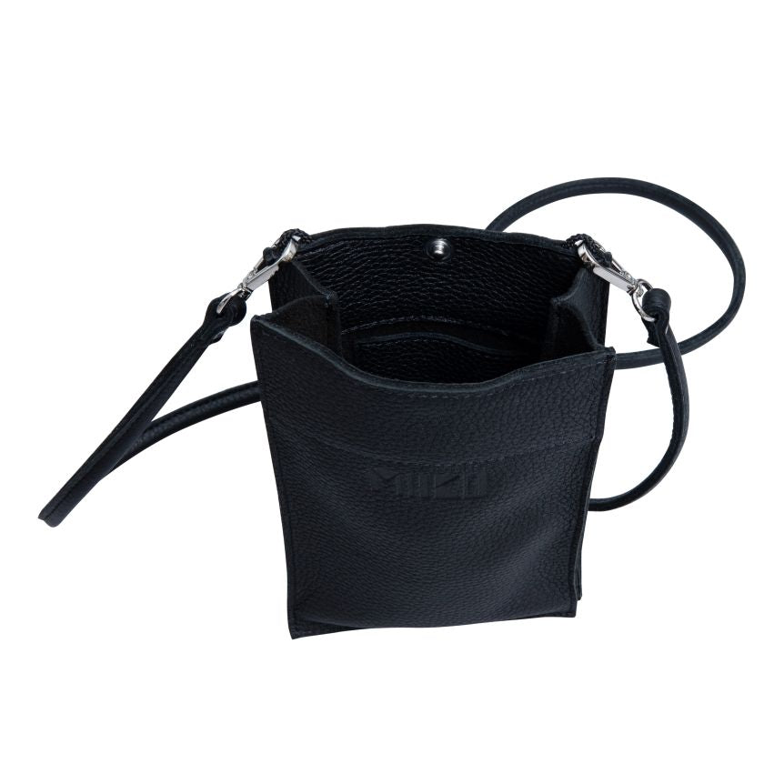 Hertta Tasche zum Umhängen, schwarze Elchleder, hergestellt in Finnland, Miiko Design