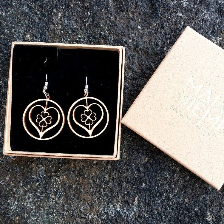 Liebe Glück  Ohrringe aus Holz, finnische Birke, Hergestellt in Finnland Mai Niemi, Designschmuck, Geschenk