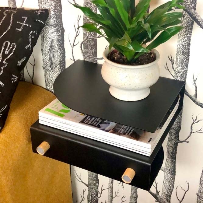 Yöpöytä seinälle musta Luoto-hylly Pauliina Rundgren HandiCrafts