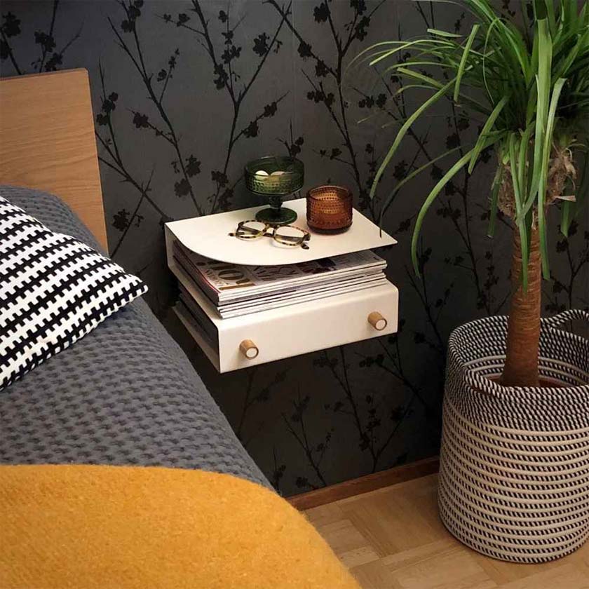 Valkoinen yöpöytä seinälle terästä