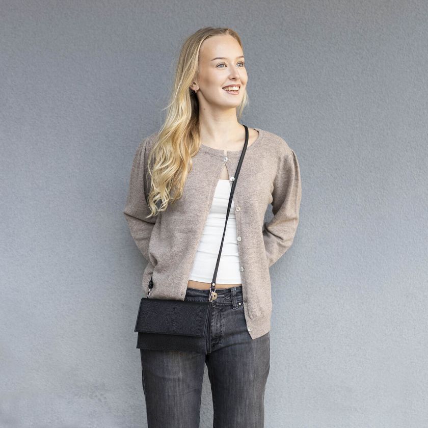 Schwarze Tuike Handtasche aus Elchleder handgefertigt in Finnland, The Finland Shop