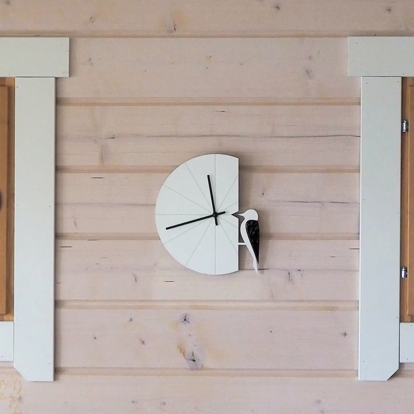 Woodpecker wall clock - white