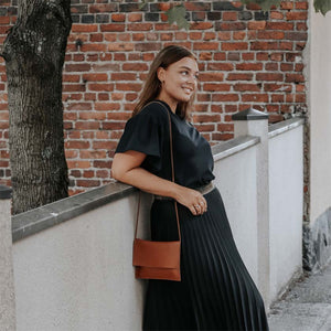 Jemma laukku pieni Miiko hirvennahka elg leather brown bag made in Finland crossbody
