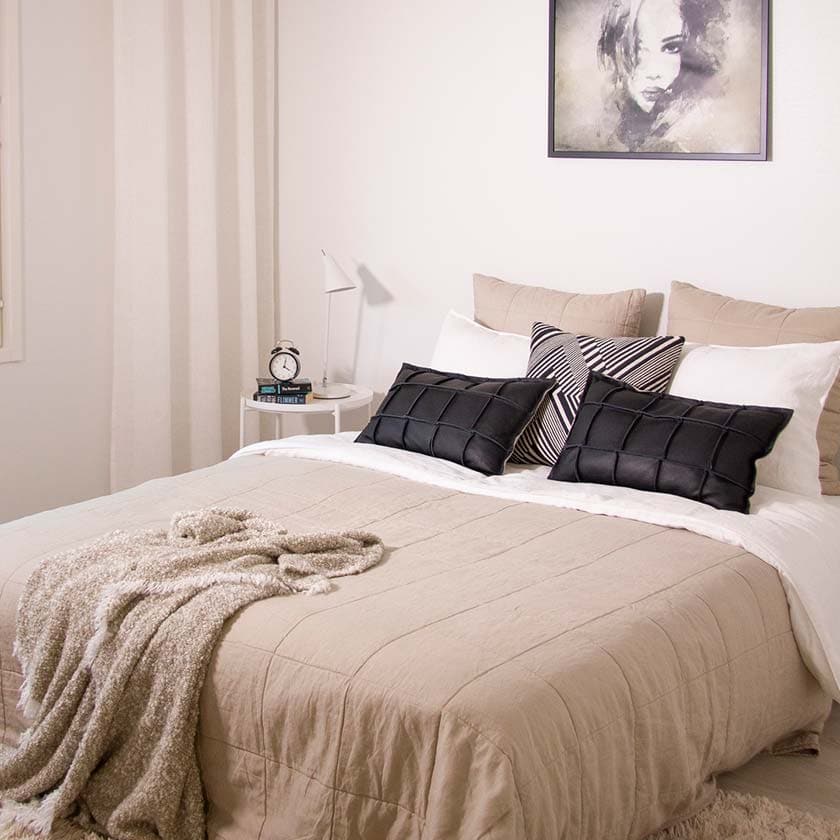 Suomalainen nahka tyyny Väre Miiko design sohvatyyny