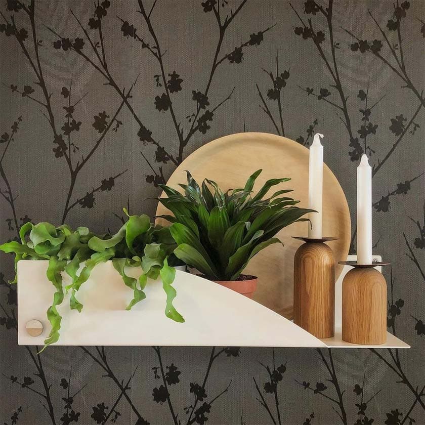 Valkoinen teräshylly suomalainen Saimaa seinähylly Pauliina Rundgren HandiCrafts