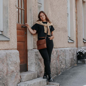 Suomalainen ruskea naisten laukku hirvennahkaa Miiko design