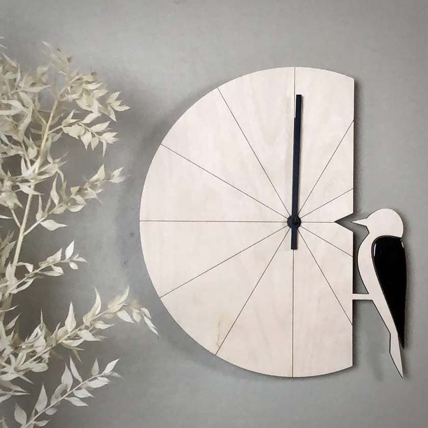 Suomalainen seinäkello koivusta puun värinen Tikka Pauliina Rundgren HandiCrafts The Finland Shop